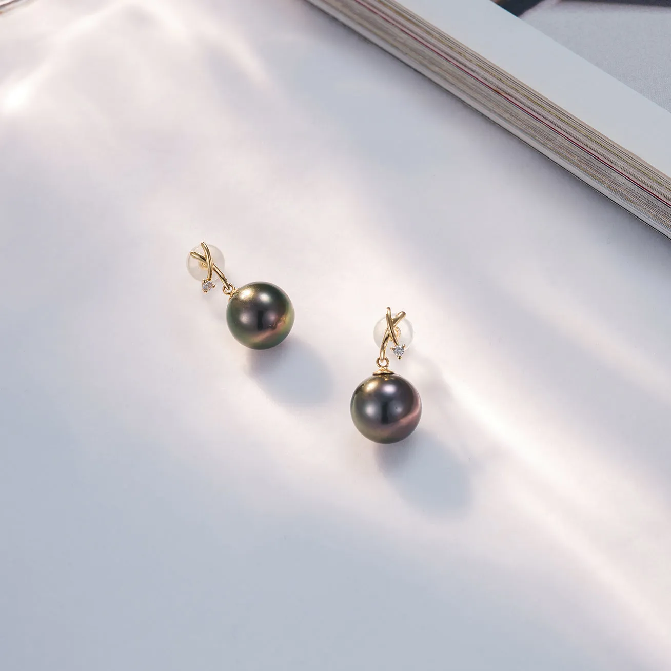 18K Solid Gold Diamond Tahitian Pearl Earrings KE00128