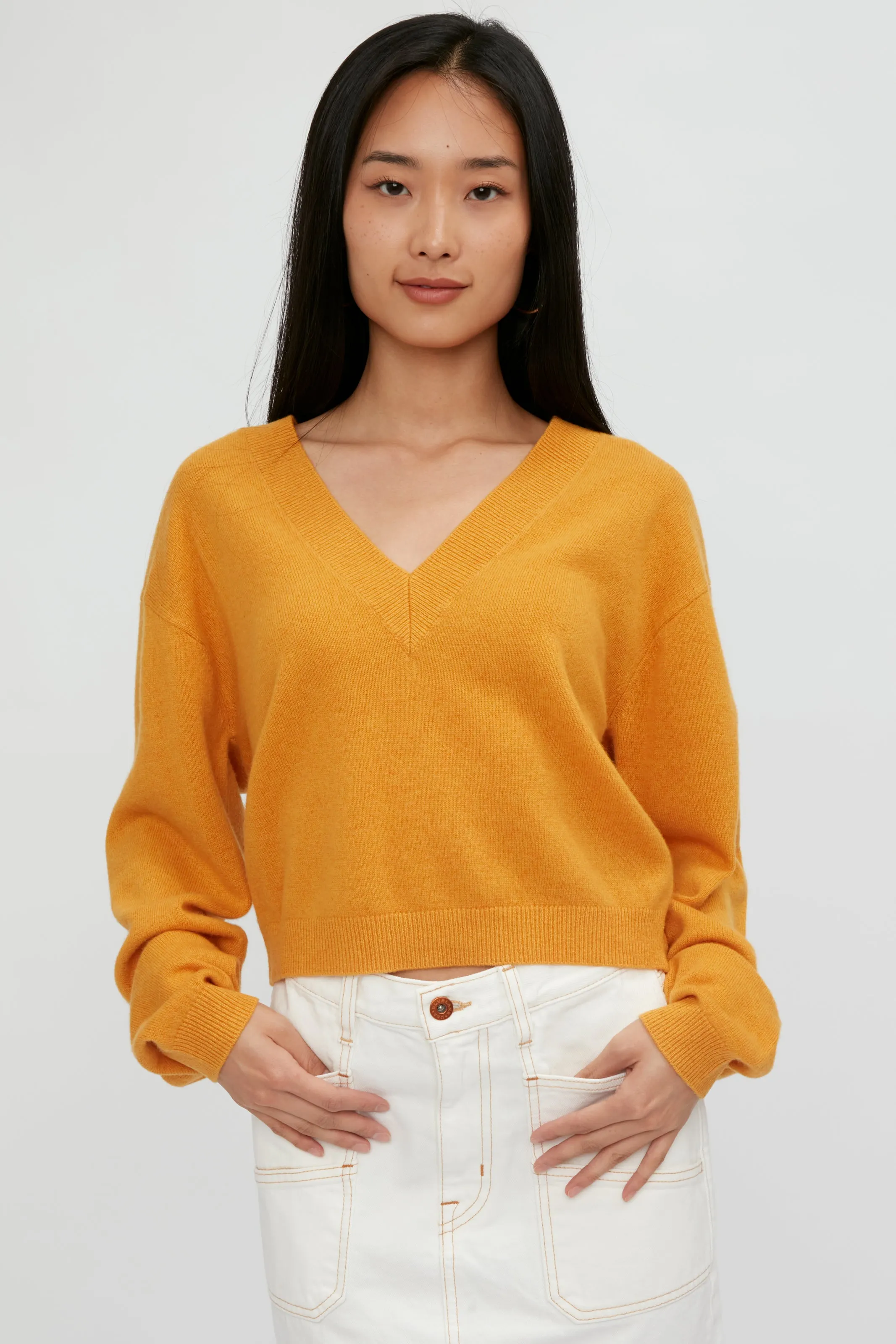 Alba Cropped Sweater in Honey