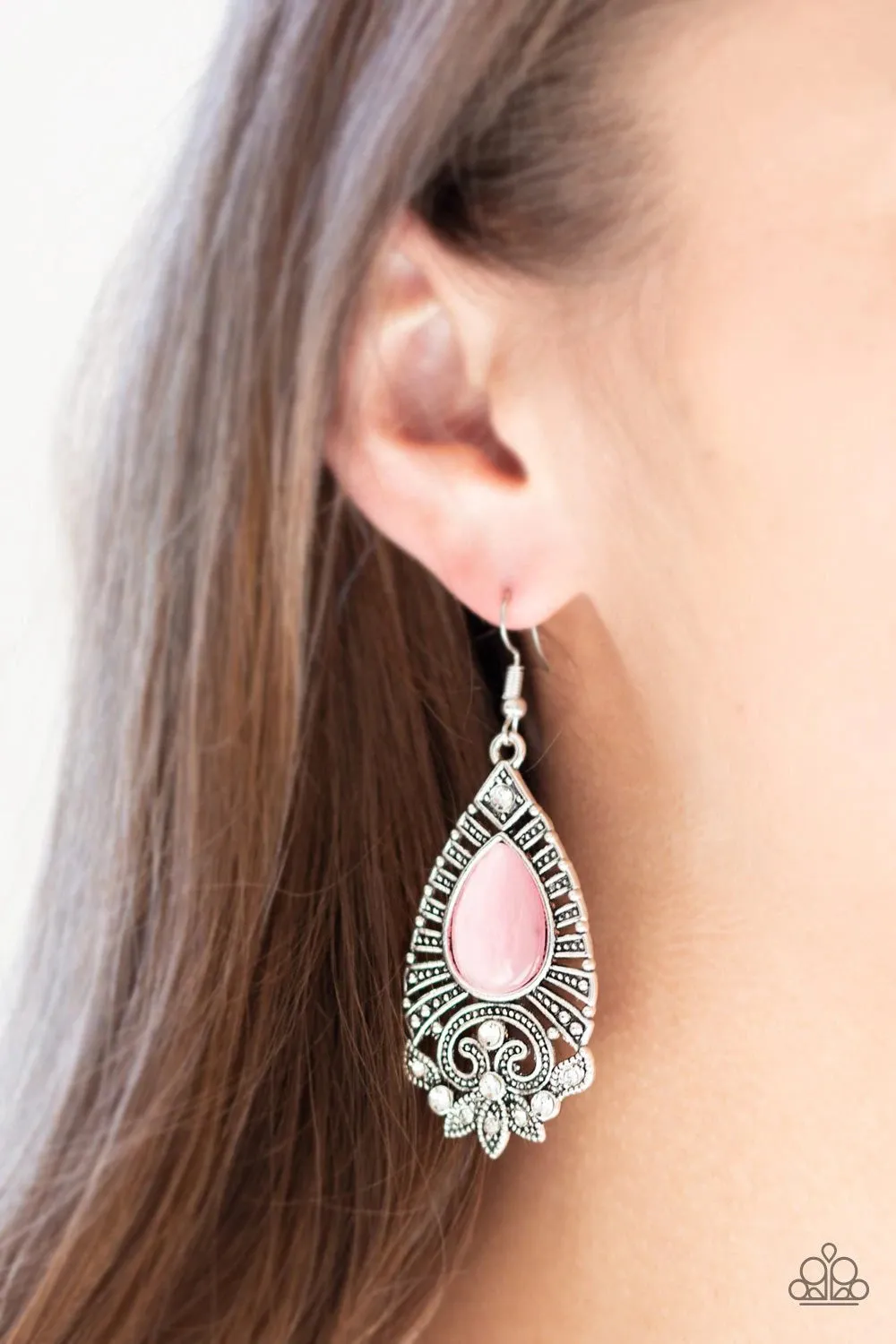 Paparazzi Accessories  - Majestically Malibu #E115/Peg/D6 - Pink Earrings