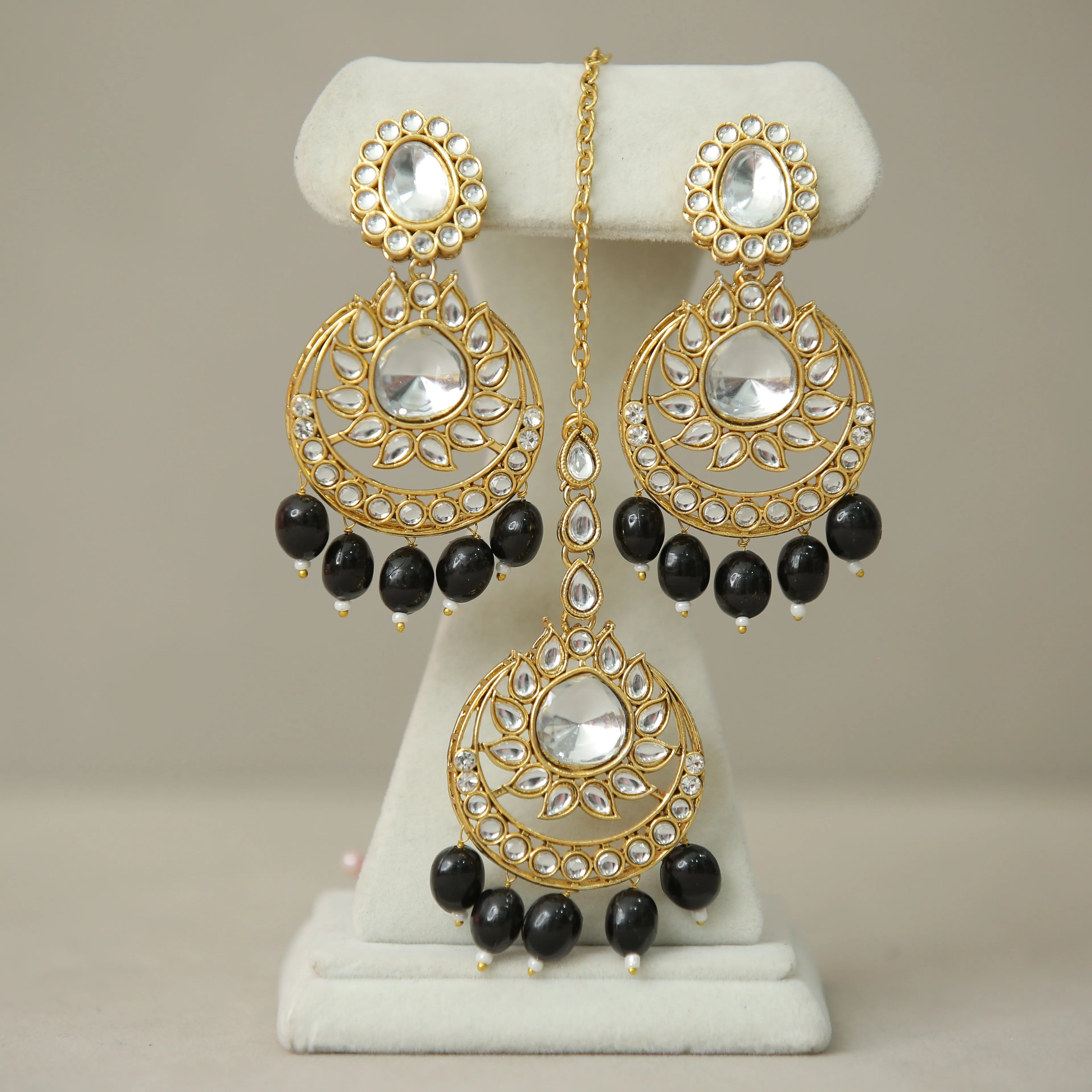 Pari Kundan Earrings And Tikka