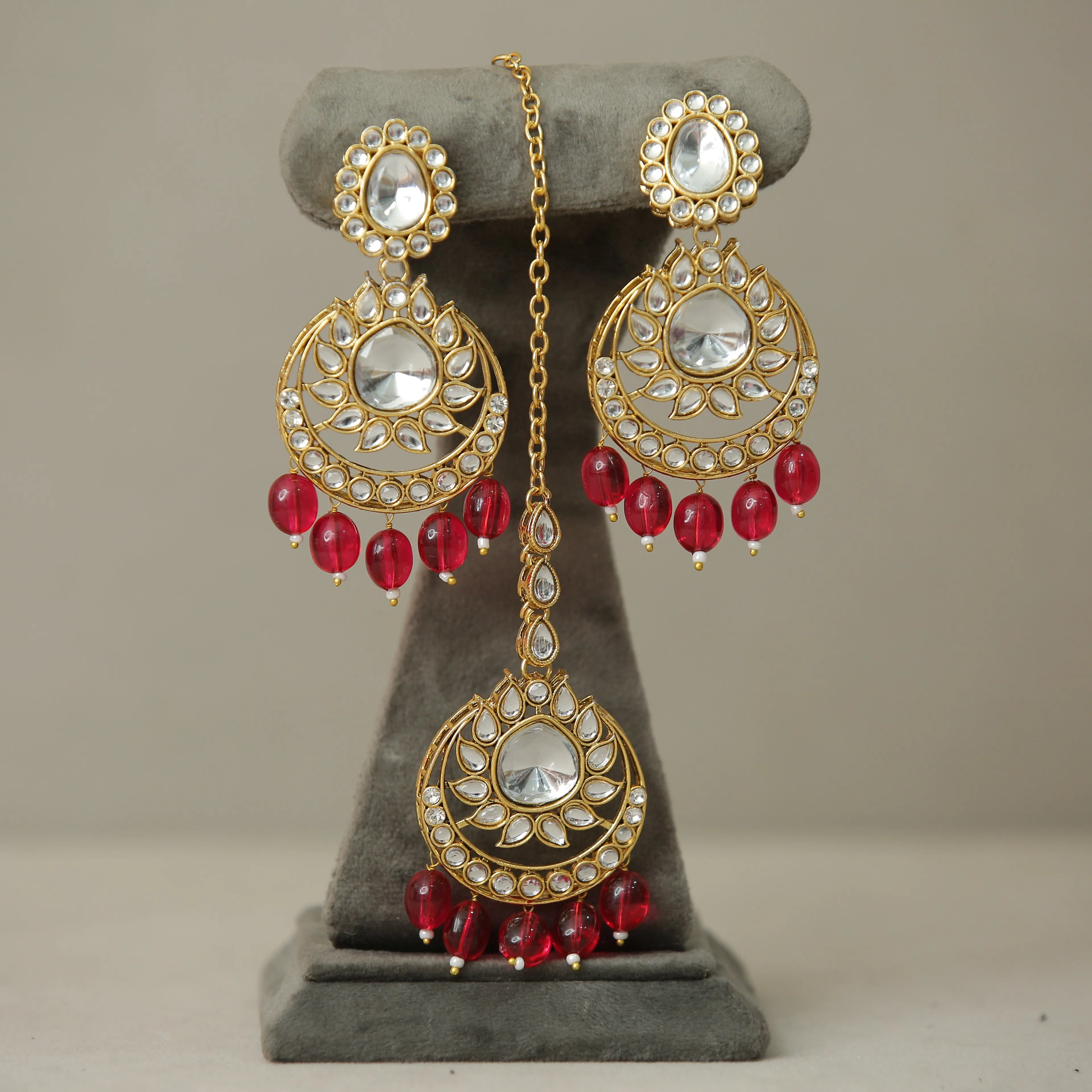 Pari Kundan Earrings And Tikka