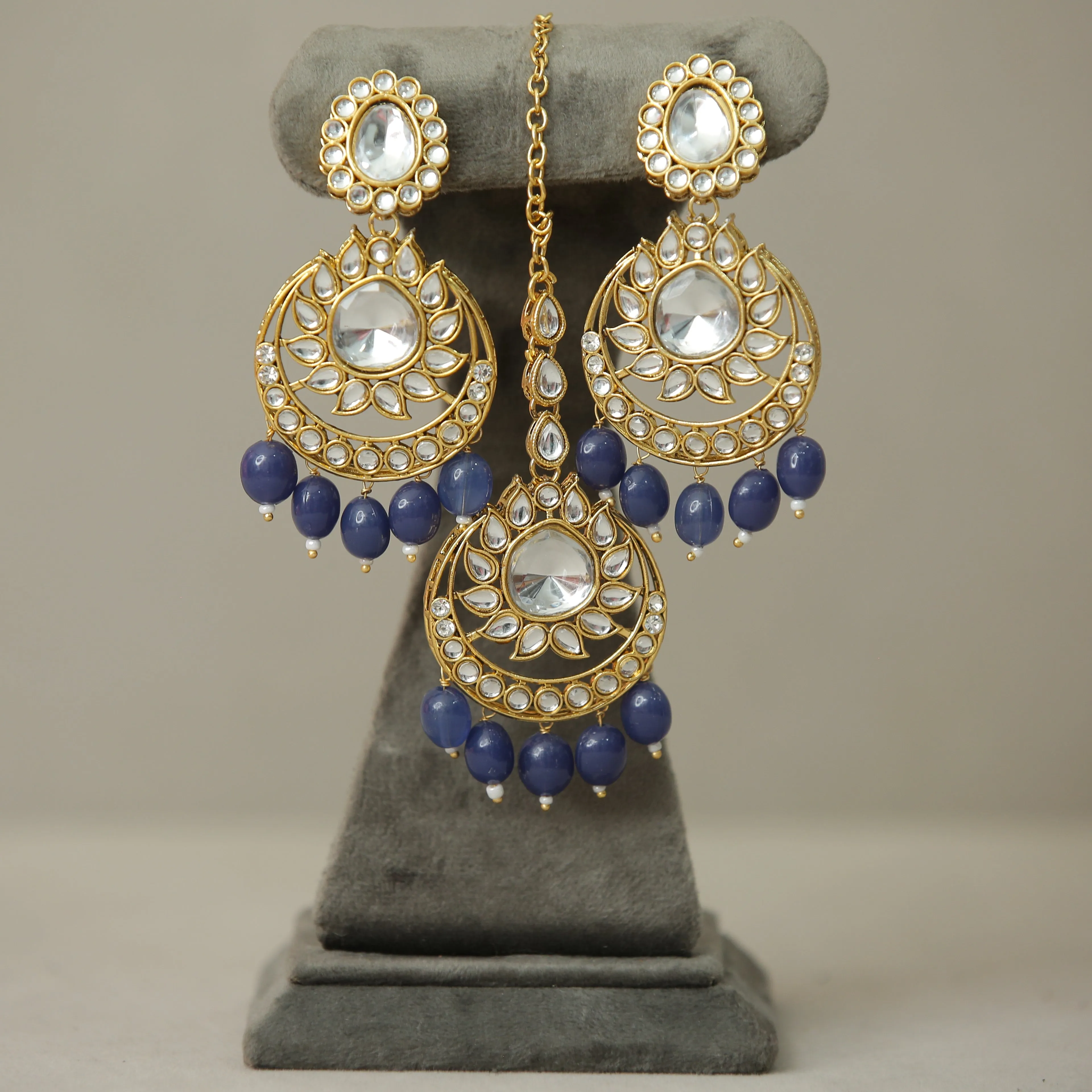 Pari Kundan Earrings And Tikka