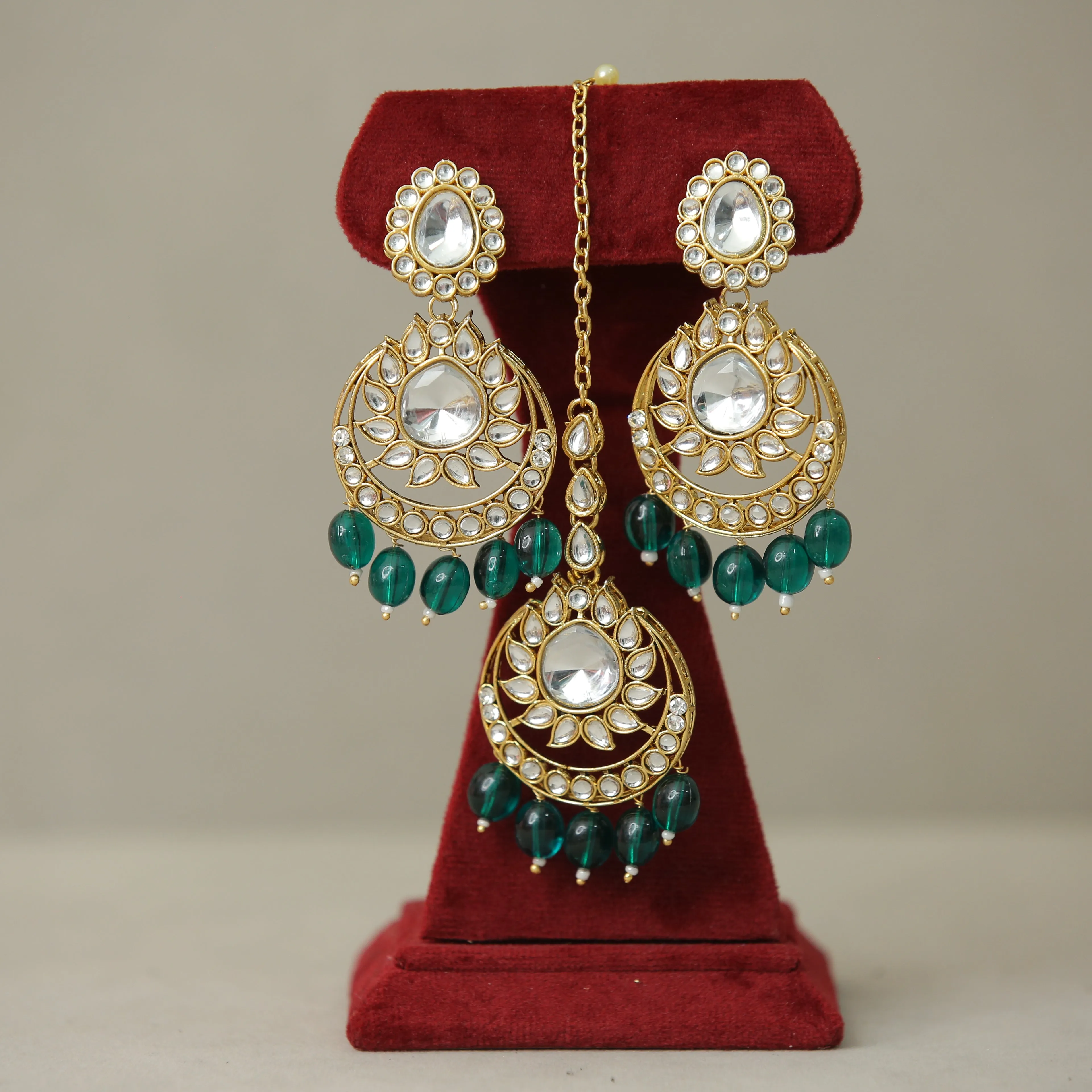 Pari Kundan Earrings And Tikka