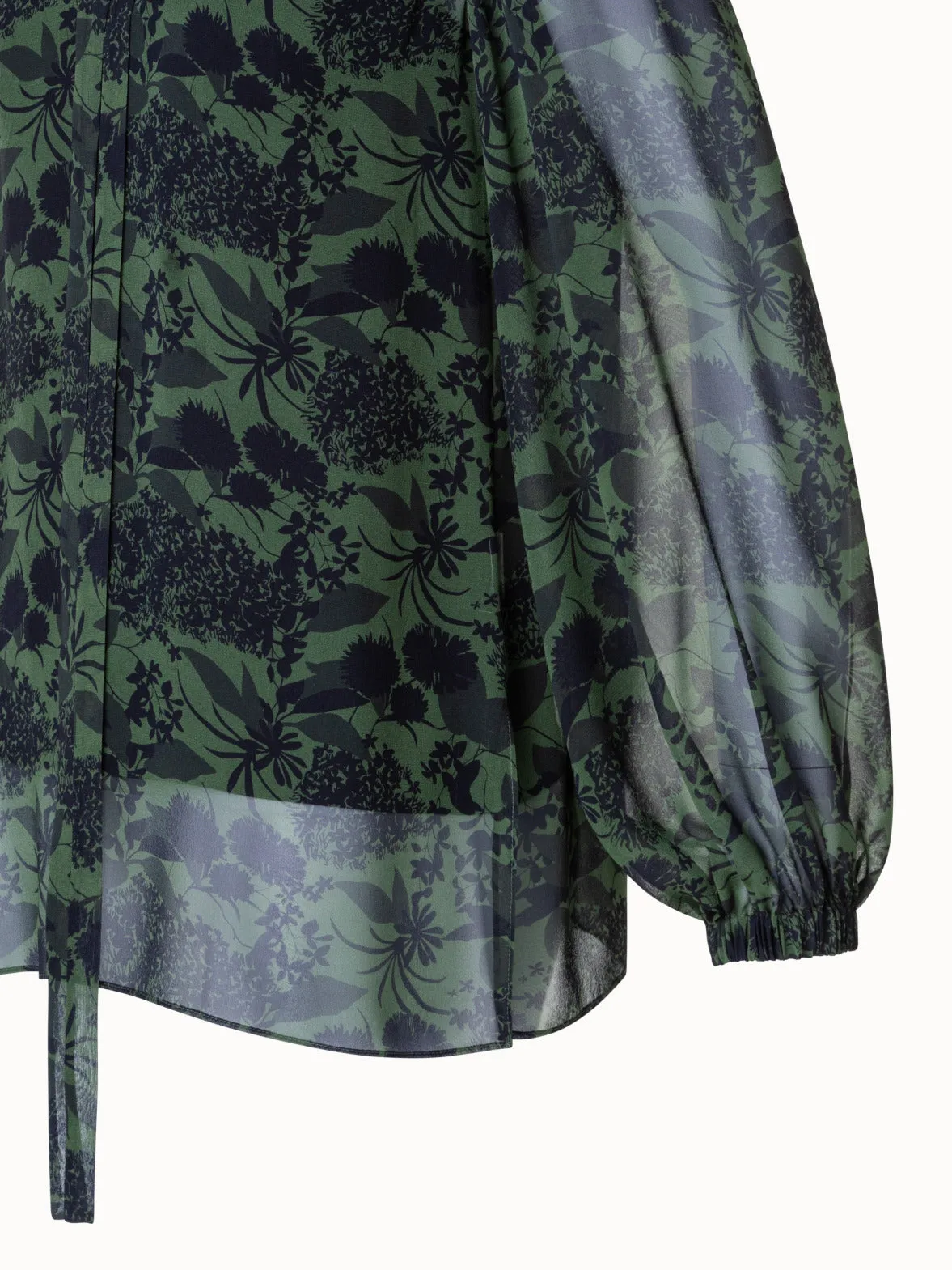 Semitransparente Seidenbluse mit kleinem Abraham-Blumen Druck